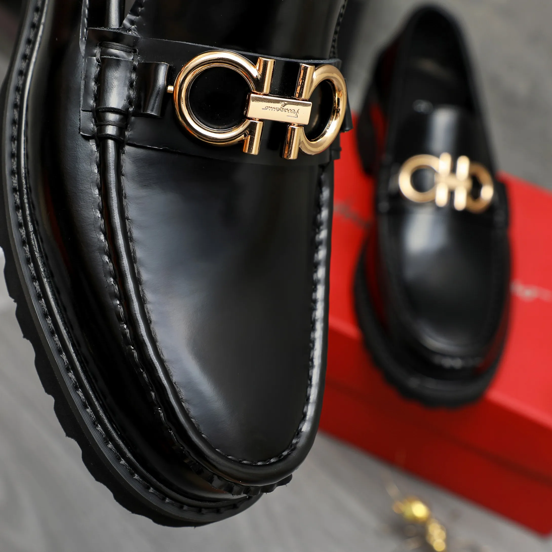 Men's shoes 💰442 Product trademark: Ferragamo "Ferragamo" business formal leather shoes Regular size: 38-46 (45.46 custom-made and non-returnable) Product materials: Selected pearlescent cowhide upper, cowhide lining, non-slip rubber outsole